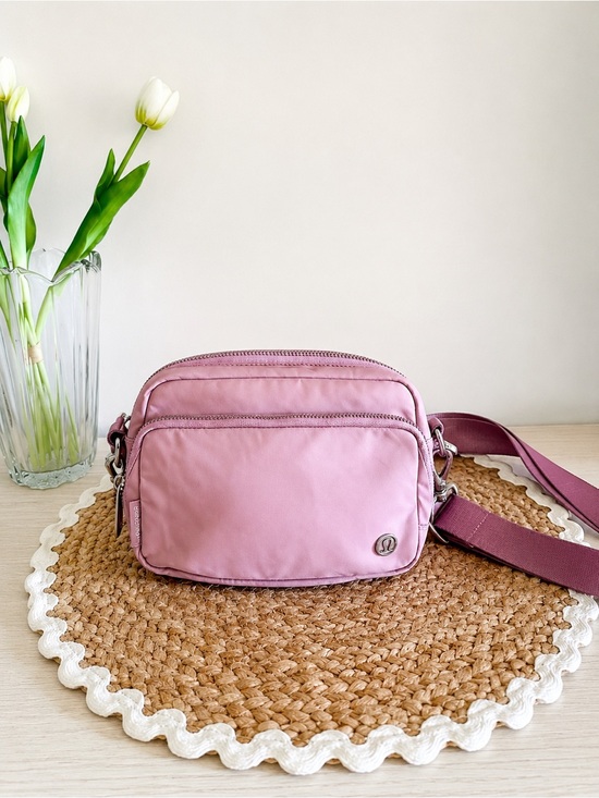 lululemon athletica Handbags - Lululemon Everywhere Crossbody Bag 2L Rose Blush Adjustable Belt Bag